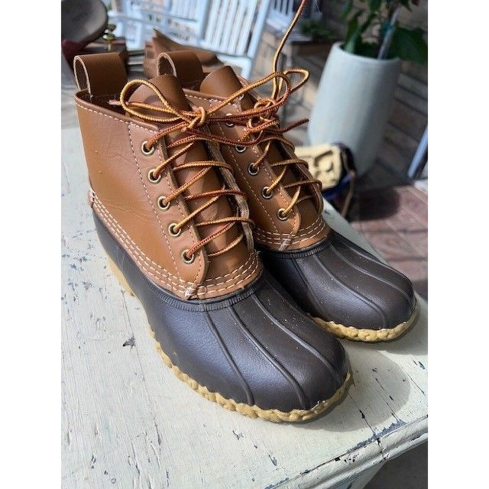 L.L.Bean Wm’s sz 6M 6" Bean Boot Never Worn (see pics)